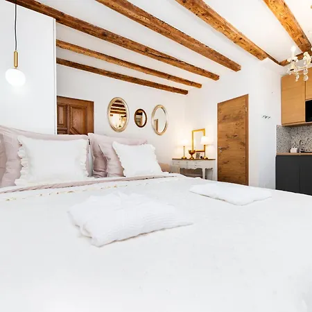 Apartament 15 *