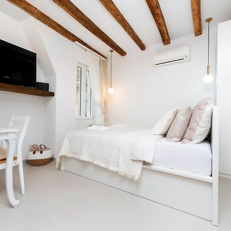 Apartament 15 *