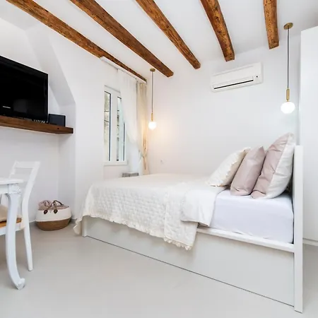 15 * Rovinj